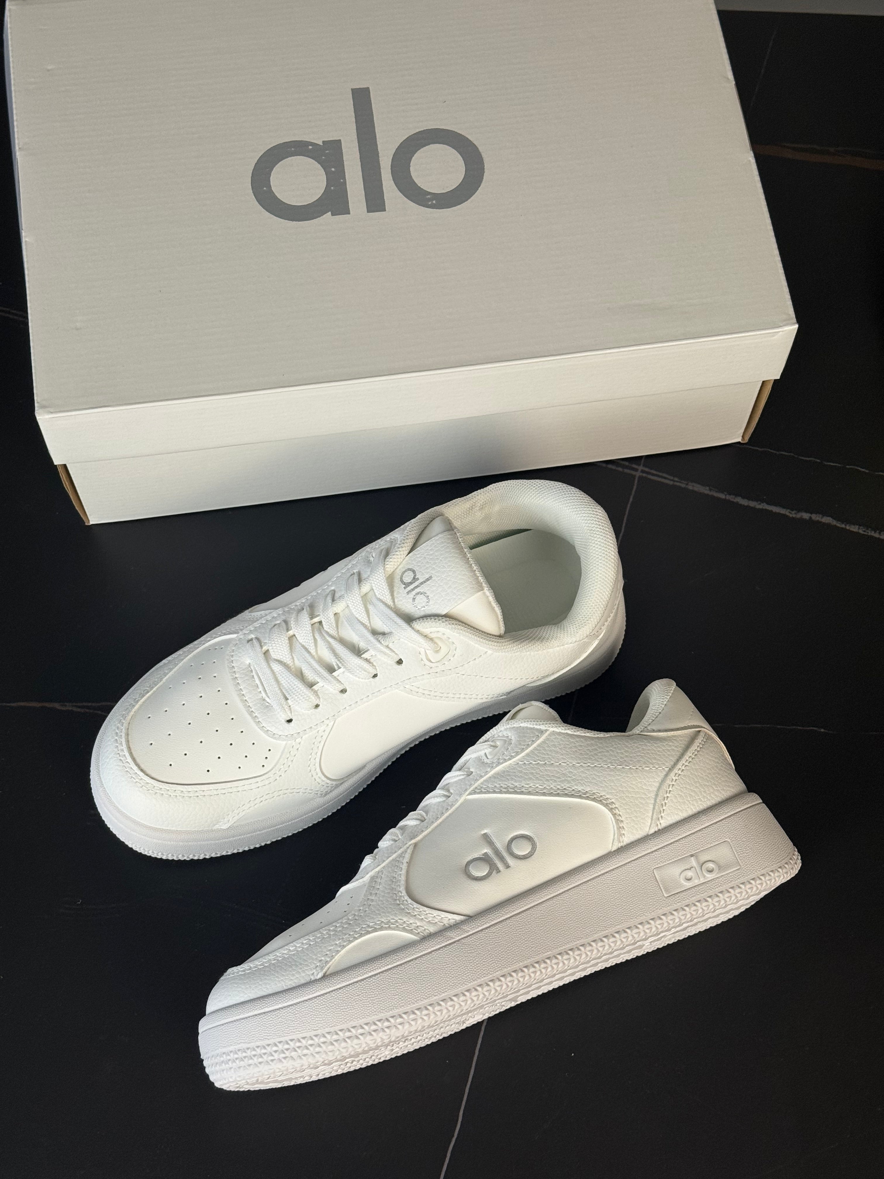 Total white x sneakers ALOO